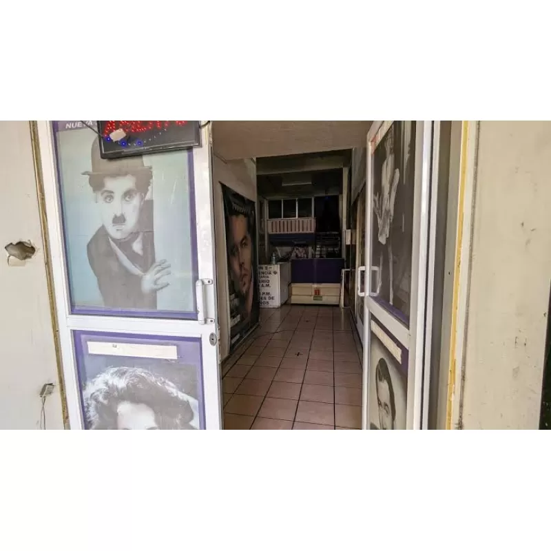 Relato anónimo, visitando un cine porno como tuve sexo con más de 5…