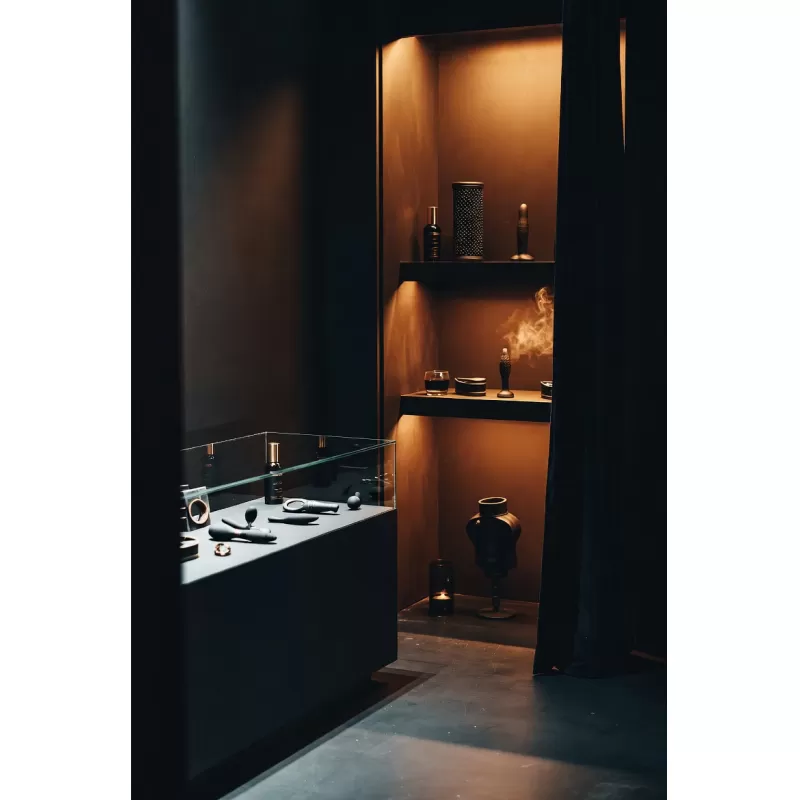 El santuario erótico moderno: cómo un sex shop premium transforma tu sexualidad