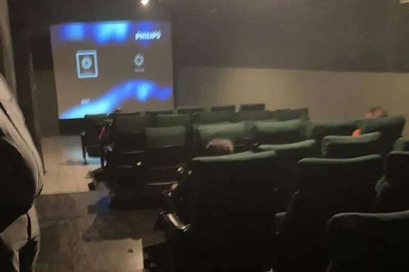 Que es un cine porno que es lo que puedes llegar encontrar en ese lugar misterioso